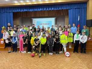 Показ «безопасной моды» был организован сотрудниками ГИБДД и юидовцами города Павлово для учеников начальных классов в рамках «Засветись».