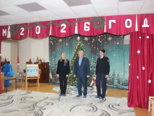 В рамках акции «Полицейский Дед Мороз» павловские полицейские и общественники встретились с воспитанниками подшефного учреждения