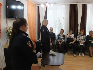 Сотрудники Павловской полиции посетили центр социального обслуживания граждан пожилого возраста и инвалидов