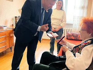 Ветеранам Великой Отечественной войны Павловского округа вручили удостоверения почетных граждан.