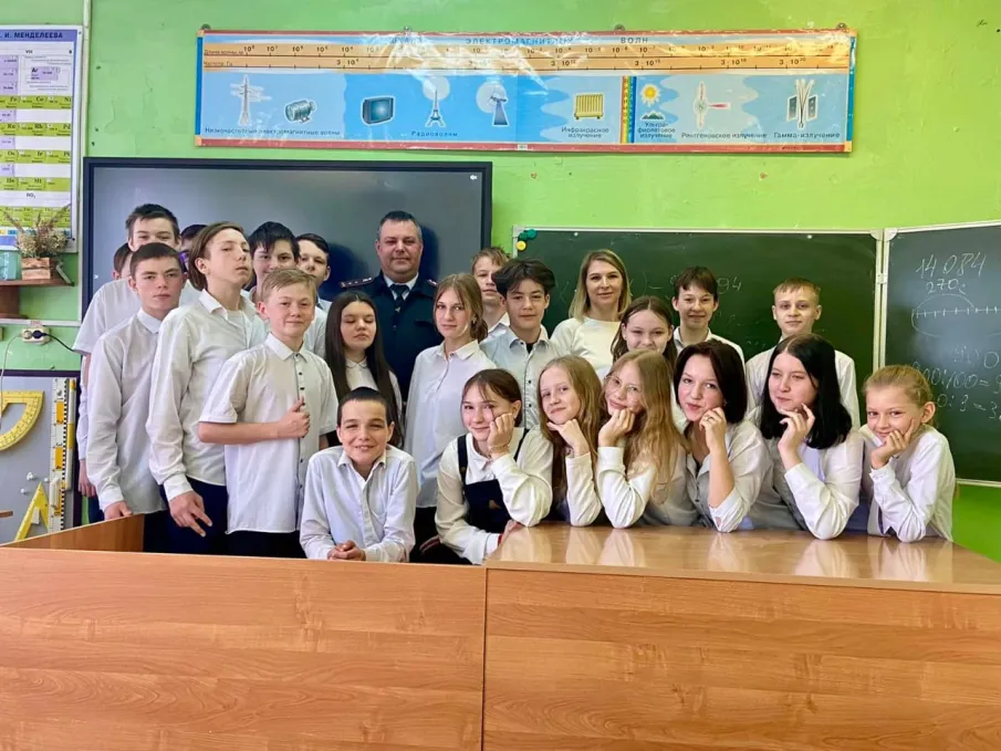 Сотрудники ОГИБДД МО МВД России «Павловский» продолжают проводить профилактические беседы с учениками  образовательных учреждений