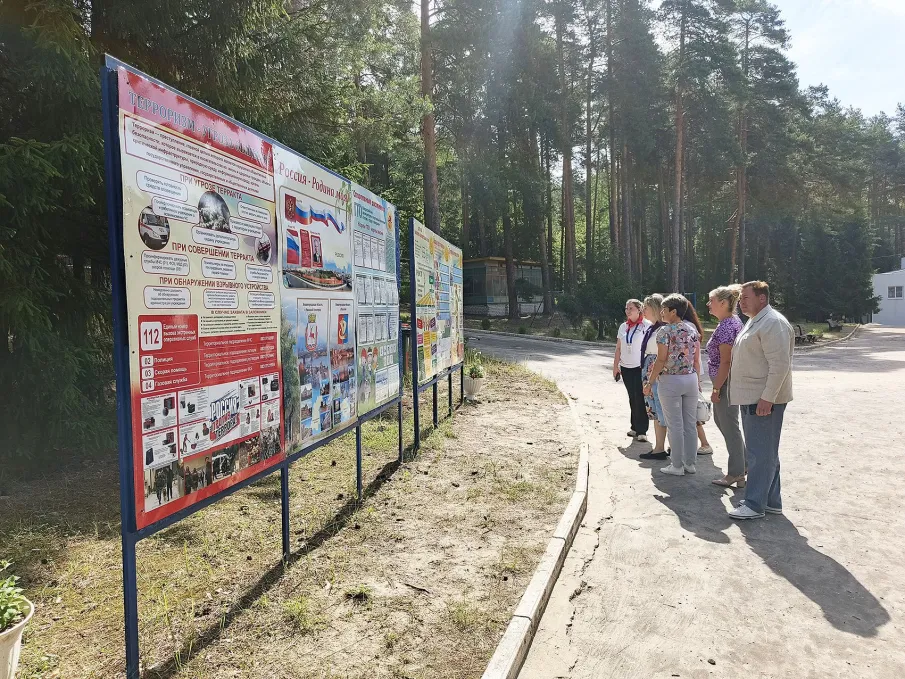 Лето. Загородный лагерь в сосновом бору. Добрые и веселые вожатые, увлекательные мероприятия. Что может быть лучше?