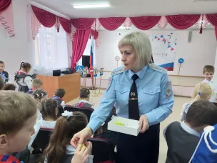 Сотрудники ОГИБДД МО МВД России «Павловский» провели яркое шоу «Я знаю ПДД» в рамках «Засветись»