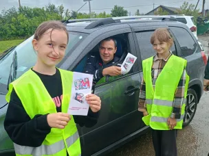 Сотрудники павловской Госавтоинспекции совместно с Общественным советом провели профилактическое мероприятие «Пристегни самое дорогое!»