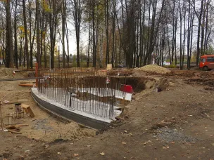 Работы по благоустройству в парке имени 40-летия ВЛКСМ продолжаются.