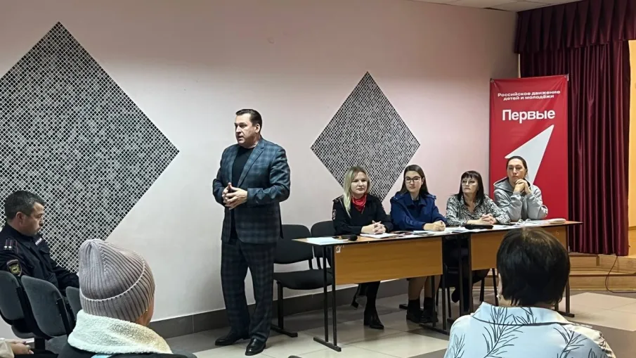 Сотрудники павловской полиции приняли участие в общешкольном родительском собрание «Право на детство: профилактика безнадзорности и правонарушений несовершеннолетних, защита их прав».