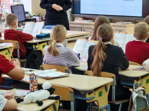 В рамках Единого дня профилактики безнадзорности и правонарушений несовершеннолетних начальник по делам несовершеннолетних разъяснила школьника кто такие «Дроперы»