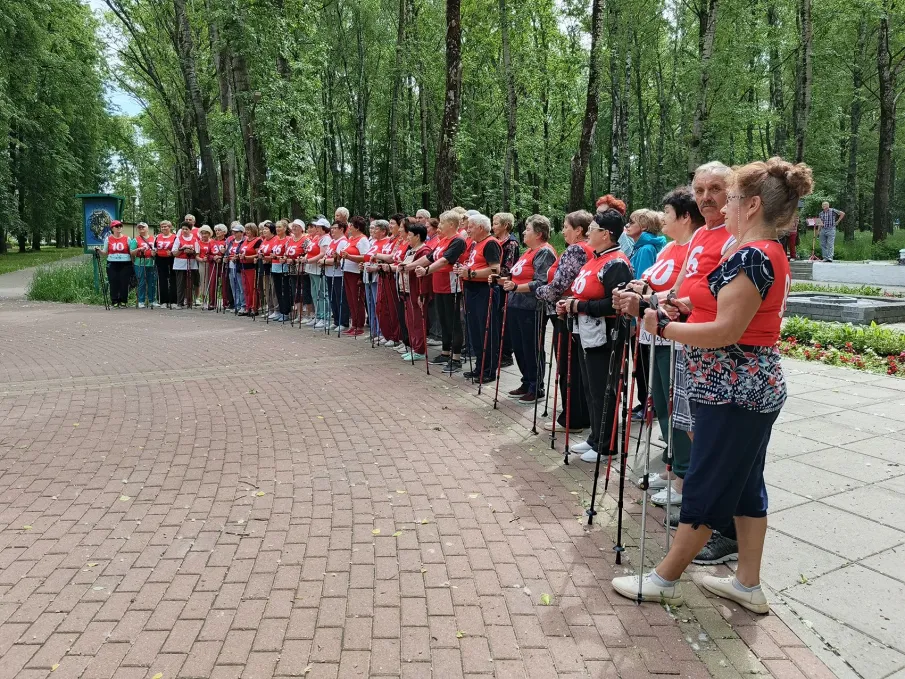 Более 50 человек приняли участие в соревнованиях по скандинавской ходьбе в зачет Спартакиады