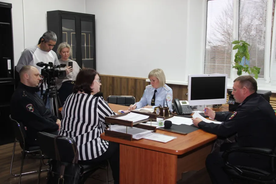 Начальник ОГИБДД МО МВД России «Павловский» майор полиции Сергей Владимирович Федяев провёл брифинг по безопасности дорожного движения с представителями СМИ