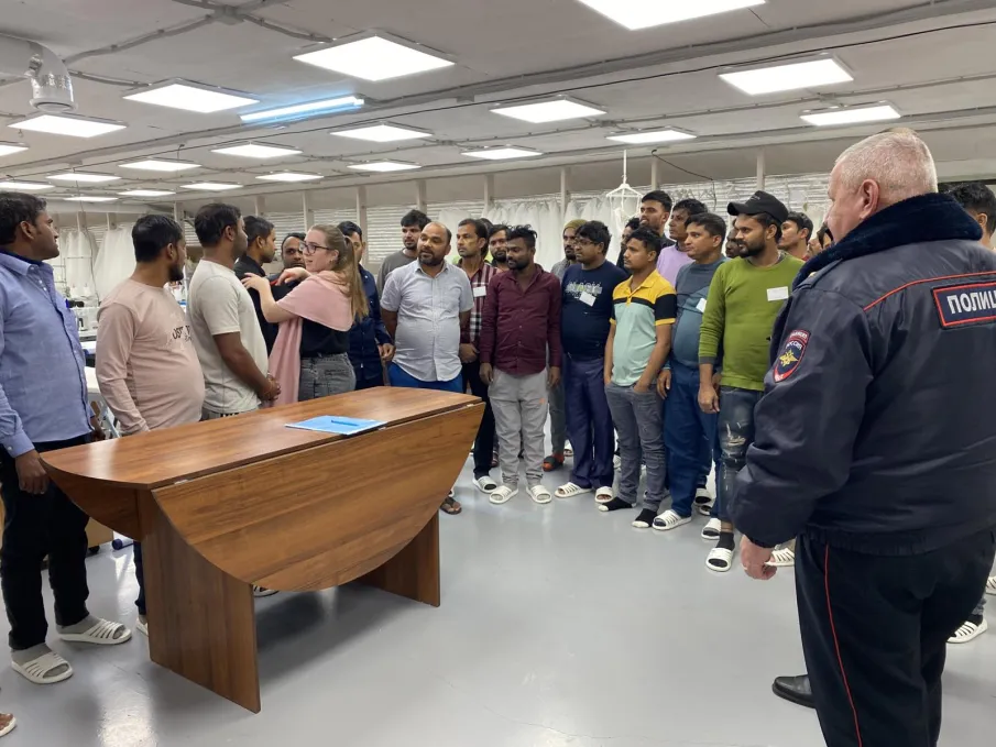 В Сосновское полицейские в рамках профилактической акции «Нет ненависти и вражде» продолжают проводить профилактические беседы с иностранными гражданами