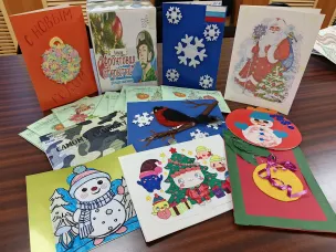 Более 2000 открыток и писем с новогодними поздравлениями и сладкие подарки от детей Павловского округа отправятся к нашим бойцам «за ленточку».