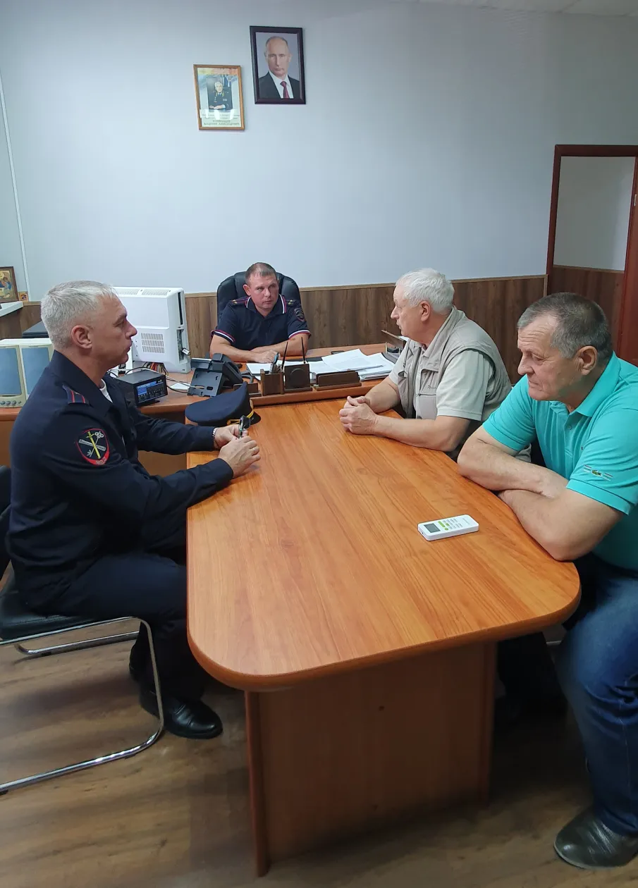 В Павлово общественники проверили работу РЭО ГАИ