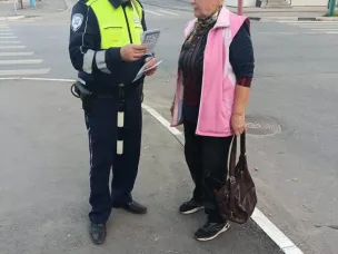 Сотрудники ОГИБДД МО МВД России «Павловский» провели акцию «Внимание! Пожилой пешеход!»