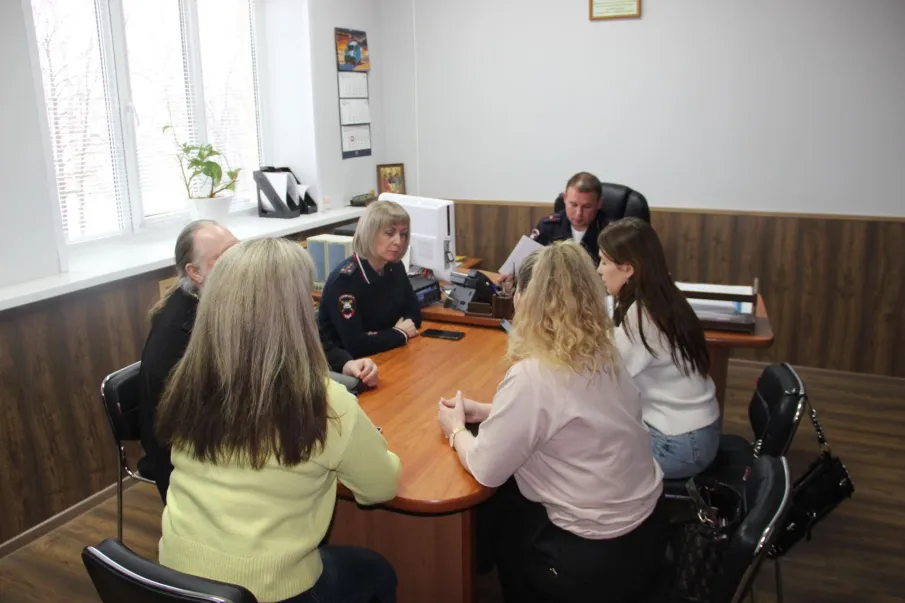 Начальник ОГИБДД МО МВД России «Павловский» майор полиции Сергей Федяев провёл брифинг по безопасности дорожного движения с представителями районных СМИ по итогам первого квартала текущего года