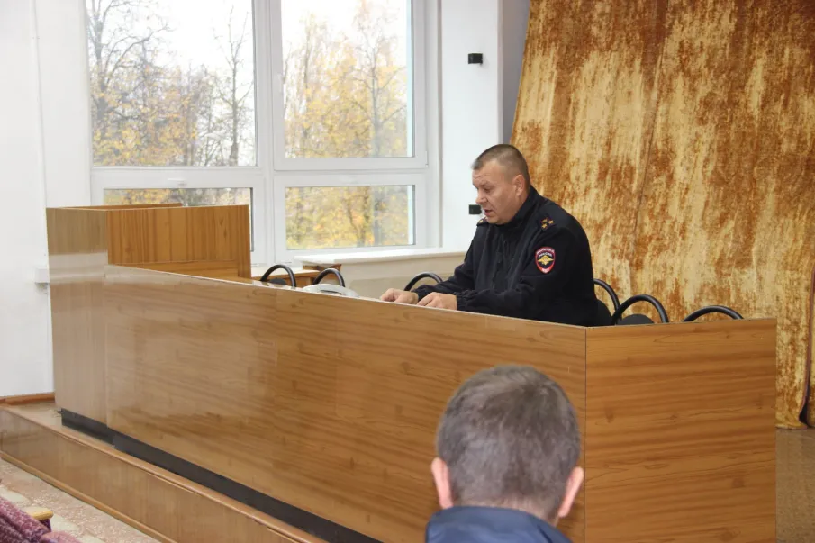 Начальник МО МВД России «Павловский» провел разъяснительную беседу с коллективом АО «Гидроагрегат» и АО «Восход» в Павлово