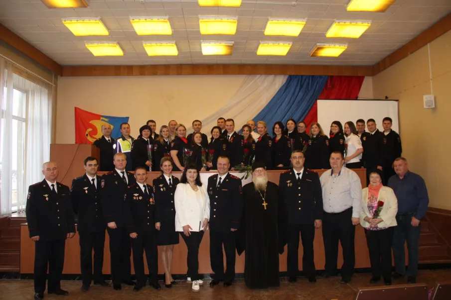 В Павлово полицейских поздравили с профессиональным праздником