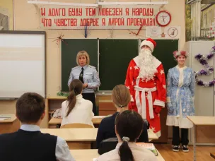 Сотрудники Павловский Госавтоинспекции совместно с общественным советом, «Дедом Морозом» и отрядом ЮИД МБОУ СШ № 2 р.п. Сосновское провели акцию «Письмо водителю»