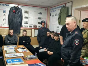 Павловские полицейские присоединились к акции «Студенческий десант»: провели патриотический урок со студентами техникума
