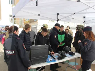 Павловские полицейские приняли участие в ярмарке вакансий