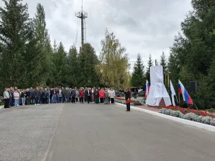 «Золотая задвижка»: необычный монумент увековечил труд работников водоснабжения Павловского округа