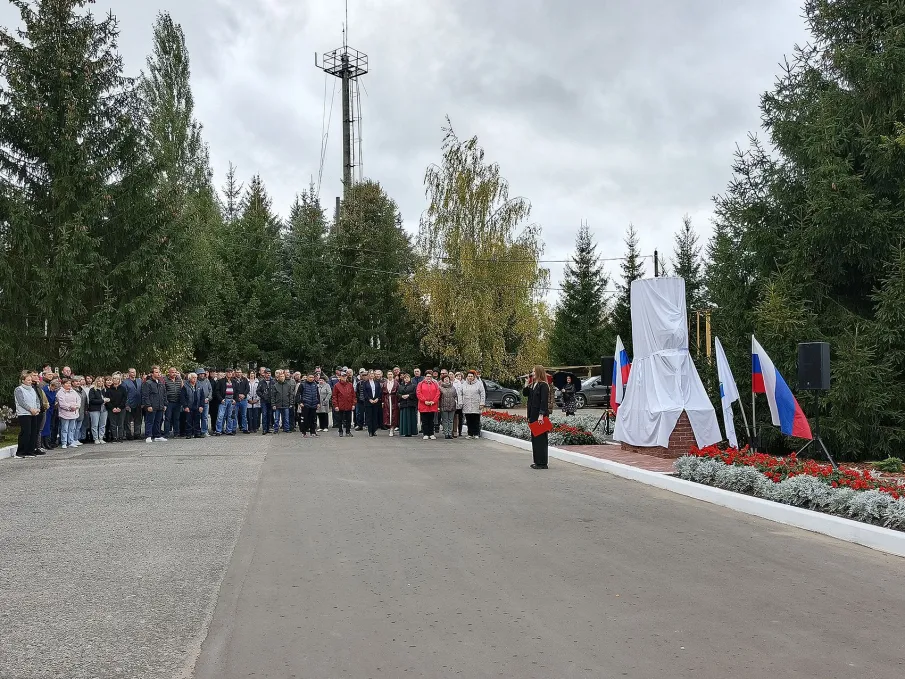 «Золотая задвижка»: необычный монумент увековечил труд работников водоснабжения Павловского округа