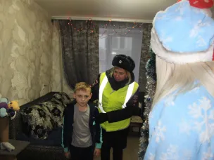 Сотрудники павловской Госавтоинспекции приняли участие во Всероссийской профилактической акции «Полицейский Дед Мороз»