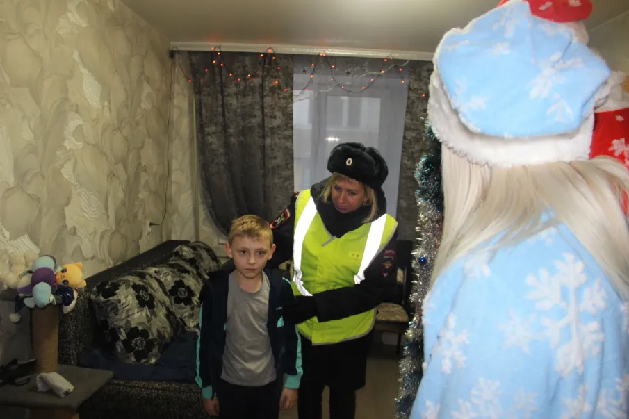 Сотрудники павловской Госавтоинспекции приняли участие во Всероссийской профилактической акции «Полицейский Дед Мороз»