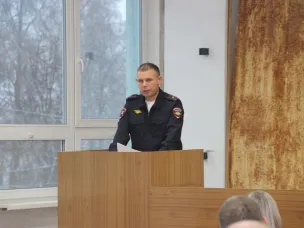 Начальник павловской Госавтоинспекции провел беседу на градообразующем предприятии в рамках профилактической акции «Зимние каникулы»