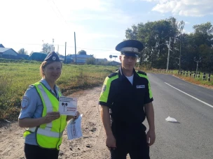 Сотрудники ОГИБДД МО МВД России «Павловский» совместно с представителями ОАО РЖД, представителями администрации Павловского МО, провели акцию «Внимание, железнодорожный переезд!»