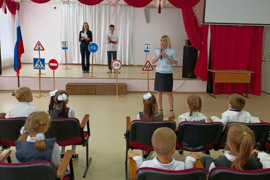 Павловские Госавтоинспекторы посвятили первоклассников в пешеходы