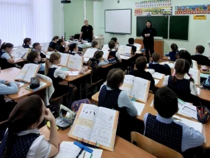 В рамках первого этапа межведомственной комплексной оперативно-профилактической операции «Чистое поколение-2025» сотрудники павловской полиции проводят беседы со школьниками